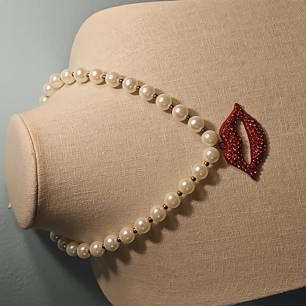 Pearl's 💋 necklace